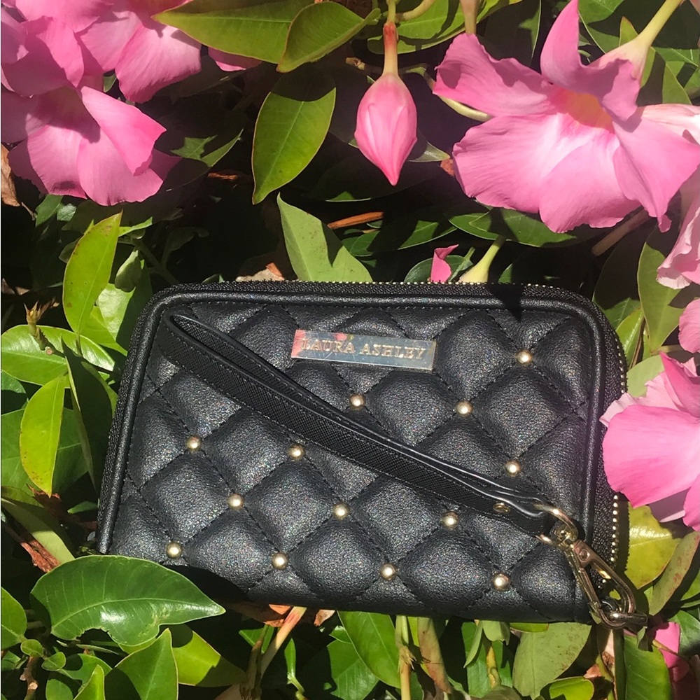 Laura Ashley EnRoute Black Quilted Wristlet/Passport Travel Wallet NWOT